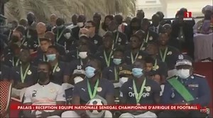 Champion d'Afrique Sénégal : 50 millions plus deux terrains pour chaque joueur et membre de la délégation. Ainsi le président sénégalais a décidé de récompenser l'équipe du Sénégal qui a pris part et a remporté la trente-troisième édition de la coupe d'Afrique des nations en terre camerounaise. L'information en continue sur www.menouactuweb.com/www.menouactu.com | MenouActu | Facebook