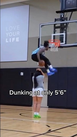 Only 5’6” with a 51.5” Vertical leap 🤯 #teamflightbrothers