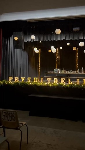 Voorpos het onlangs sy jaarlikse prysuitdeling gehou. Leerders, ouers en onderwysers het saam feesgevier om die jaar se harde werk te beloon. Toekennings is uitgedeel vir akademie, sport, kultuur en goeie gedrag. Die skoolkoor het gesing en almal was trots op die Voorpos-leerders se prestasies. Foto’s van die aand sal nog volg…. 🌟 #prysuitdeling #akademiesportkultuur #voorpostrots! | Laerskool Upington