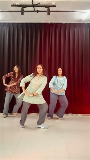 Shivani Goyal Bhartiya | Choreographer | Udu udu 🕊️🦋🐓 [Marathi Song, Marathi Wedding, Indian Wedding, Maharashtra, Dance Video] #marathisongs #marathi #marathiwedding... | Instagram