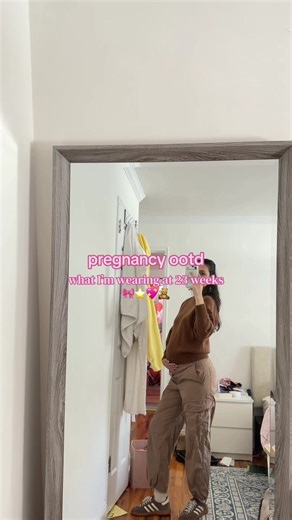Squeezing into Pre-Pregnancy Clothes at 23 Weeks