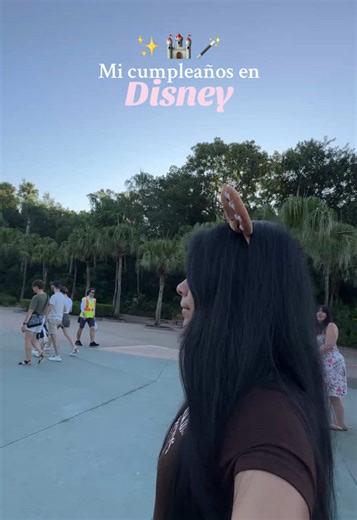 Replying to @Lupe Itzel Nos fuimos a Disney ✨🪄🎩 | PT 2 #disneyanimalkingdom #cumpleañosdisney #karolinatlanta #animalkingdom #disney btw este vlog de mi cumpleaños es de agosto💗