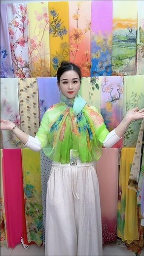 how to wear scarf 🧣 in different styles😍👌#beautifuldesigns #fashionstyles #viralvideo #scarf