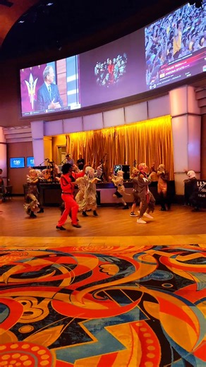 3.9K views · 86 reactions | The 7 Stone Management Thriller Flash Mob for Hollywood Casino Toledo. Halloween can't get much better than this!履‍♂️ How'd we do?! . . #7StoneManagement #ThrillerDance #Thriller #HollywoodToledo #OhioEventEntertainment #MichiganEventEntertainment #DetroitEventEntertainment #MichiganDancer #DetroitDancer #MichiganEntertainment #DetroitEntertainment | Janel Stone | Facebook
