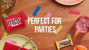 M&M'S Chocolate Candy and SNICKERS Fun Size Peanut and Peanut Butter Choclate Variety Assortment Candy Packs , 22.66 Oz Bulk Bag