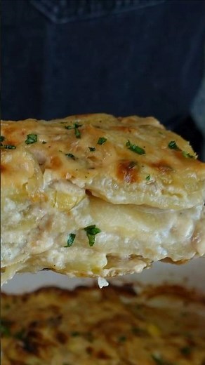The Creamiest Flavor-Packed Scalloped Potatoes You'll Ever Make #scallopedpotatoes #comfortfood