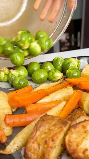 ONE TRAY TRIMMINGS What’s a Christmas dinner without the sides? If you’re in need of a time and oven space saver this Christmas Day, we’ve got you covered. Crispy roast potatoes, sweet carrots and parsnips, and nutty Brussels sprouts all come together with savory stuffing balls, roasted until golden. Topped off with fresh cranberries and vegan gravy, you’ve got a complete festive feast in one tray—no fuss, no stress. For the full recipe head to bosh.tv now! | Bosh