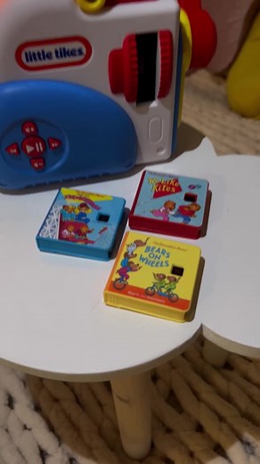 The Berenstain Bears™ with Little Tikes Story Dream Machine