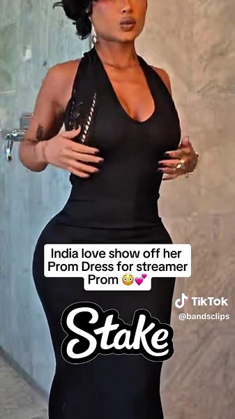 India Love Showcases Stunning Prom Dress for Streamer Event