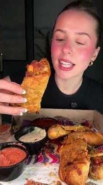 ASMR Review: NEW Mr. Sausage Mellow Rollz 🍕🎧🔥 #mellowmushroom #foodreview #MellowMushroomPartner