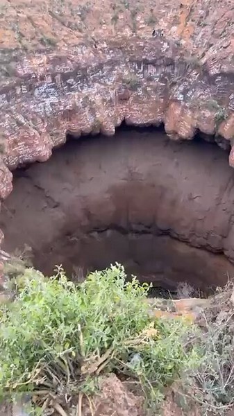 Spider Man of Yamen fell into the extinct volcano.