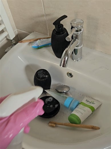 can it just clean itself??? #Cleaning #cleaningmotivation #cleaningservice #cleaningservices #cleaningtiktok