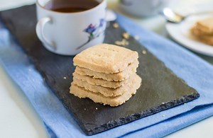 Classic and Simple Homemade Shortbread (3 Ingredients)