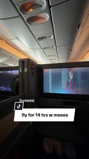 loved every second of the insanely long 14hrs flight @ANA🇯🇵✈️ 🩵 #anatheroom