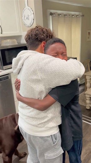 Surprise reunion between two best friends goes viral