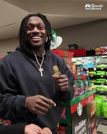 A-O? More like ayyyy yoooo 😂 A.J. Brown flattered by starstruck Eagles fan