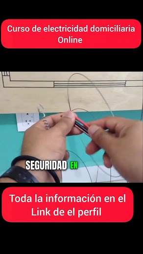Aprende a hacer tus propias instalaciones eléctricas en casa con el curso de electricidad domiciliaria. 🏠⚡️ Es un programa online que te enseña todo sobre electricidad y seguridad en tu hogar. 📚🎥👨‍🏫 Podrás estudiar a tu ritmo, con materiales, videos, ejercicios y tutorías de calidad. 🙌🏻 Al finalizar el curso, recibirás un certificado que acredita tus conocimientos y habilidades. 🎓 Inscríbete hoy mismo y aprovecha el descuento especial por tiempo limitado. Solo tienes que ingresar al link