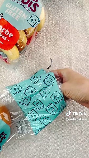 Making dinner for a crowd? Ham and cheese sliders on Rudi’s Gluten Free Brioche Buns are an easy and delicious option everyone can enjoy! #glutenfree #glutenfreerecipes #hamandcheese #easydinner #slidersrecipe