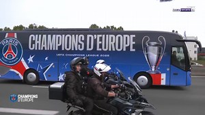 571K views · 33K reactions |  Le BUS du PSG en route pour les Champs-Elysées... escorté par les forces de l'ordre mais aussi des supporters ! 朗 #beINSPORTS | beIN SPORTS France | Facebook