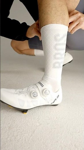 Cycling socks that match your cycling outfit look — pretty cool! 🧦🚴✨ #cyclingshoes #rockbros