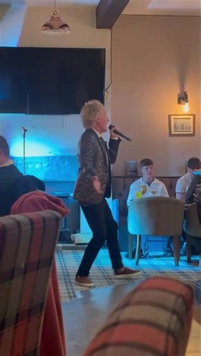 On now Rod Stewart tribute | Ring o bells