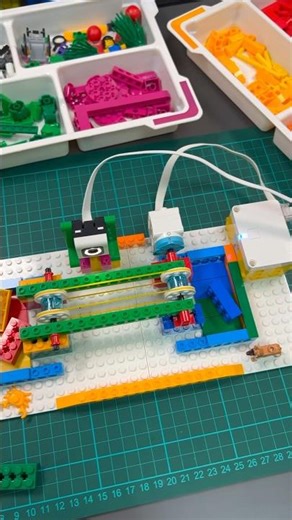 LEGO Automatic feeder with Color Sensor #lego #educational #stemeducation