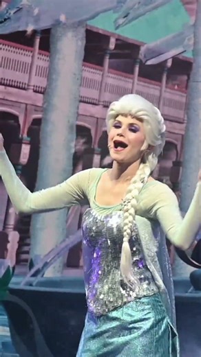 ❄️ Elsa makes it snow! ❄️