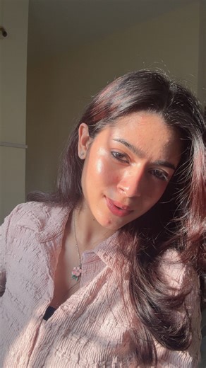 PRATIKSHA on Instagram: "Posture thik kroo🥲"