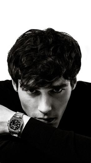 Oriental Watch Company on Instagram: "【腕錶資訊：Bell & Ross SQUARING TIME】 ｢時間｣不只關於過去﹑現在與未來，它還可以流動，馬上呈現和消逝，這些可以被清晰地看見。Bell & Ross 賦予｢時間｣有獨特，清晰分明的形態，並應該掌握當下 ; 如BR-05系列｢方中帶圓｣的獨特標誌性表殼，其靈感來自於飛機駕駛艙儀表盤的儀器，設計顯而易見，引領配戴者走進當代都市，演繹現代優雅。 BR-05 36 MM錶殼寬為36毫米 ，厚度8.5毫米，非常纖薄。系列重視錶盤的易讀性及細節刻畫，其漆面太陽射線紋錶盤顏色多變，精緻的指針、醒目的數字以及鑲飾白色夜光時標，都提升了系列的優雅個性 ; 拋光與磨砂交錯的組合也見於錶殼及鋼鏈帶，其結構柔軟，佩戴於大小手腕，同樣舒適貼服。 歡迎親臨以下分店了解更多： 📍銅鑼灣 Fashion Walk 店 (電話: 2577 1332) 📍油麻地彌敦道555號分店(電話: 2384 8103) 📍中環德輔道中133號店 (電話: 2545 4577) 📍尖沙咀圓方商場店 (電話:2723 3360