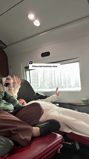 China High-Speed Train: Business Class Comfort