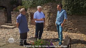 Belcastel est-il le plus beau village de France ? Les images ci-dessous donnent envie de répondre oui, n'est-ce pas ? Pour découvrir ce village et son château emblématique 🏰 qui a été sauvé des ruines par l'architecte Fernand Pouillon, rendez-vous demain dans "Les Nouveaux Nomades" à 12h55. | France 3 Auvergne
