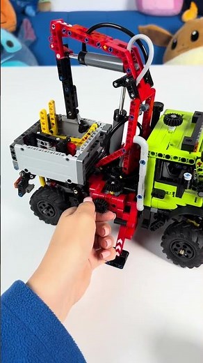 LEGO Technic 42242 Mercedes-Benz Unimog U 5023 met Kraan #lego #legocity #trucks
