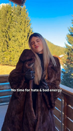 𝑪𝒐𝒔𝒎𝒊𝒏𝒂 𝑵𝒆𝒂𝒎𝒕𝒖 on Instagram: "No time for hate & bad energy 🧘🏼‍♀️💸 #nobadenergy #ootdreel #effortlesslychic #dancingqueen #dance fashion inspo ootd inspo fit check effortlessly chic dancing queen dance ootd reel winter fashion trends fashion blogger vibe vibing mood"