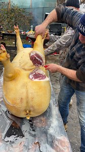 Meseriaș cu îndemânare #butcher #pork #swine #pig | Ana Ionescu