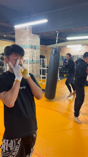 UPLIFT KICKBOXING &FITNESS【久留米市の楽しく、技術も学べるキックボクシング＆フィットネスジム】 on Instagram: "今年の営業もあと1週間！！ 忙しくて来れてなかった方も、 最近サボり気味だった方も（笑） 年内ラスト、軽く動きに来てください！ 来年から頑張ろう！ 何か始めようという方も今年のうちに一歩踏み出しましょう👊 年内のご入会で12月，1月分の会費が無料の今がチャーンス👍 ——————————————————— 久留米市でキックボクシングするならUPLIFT🥊 UPLIFT KICKBOXING &FITNESS 【久留米市の楽しく、技術も学べるキックボクシング＆フィットネスジム】 ✅運動不足解消 ✅ストレス発散 ✅ダイエット ✅ボディメイク ✅選手志望 目的はなんでもOK！ 楽しく真剣にトレーニングしていきましょう！ 初心者の方から経験者の方までしっかりサポートしていきます😊 ご予約は、お電話、または@uplift_gym のプロフィール欄に記載されている公式LINEからご予約出来ます😊 〒830-0032 福岡県久留米市東町33-