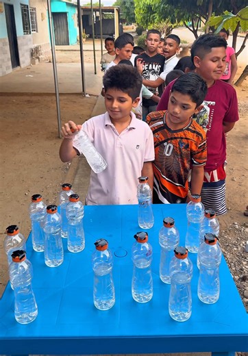 El mejor juego encuentra el color en las botellas y ganas 🥳 #juegos | color bottles game