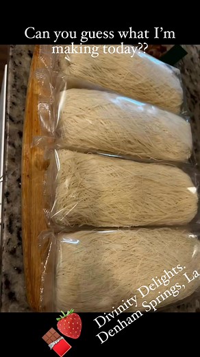 Let’s make some Strawberry, chocolate hazelnut , Dubai Cups!! Talk about good!! 🤩😍🍫 | Divinity Delights LLC.