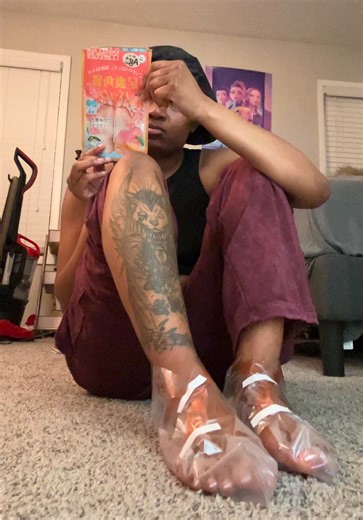 Testing the viral foot peeling mask i got from Japan. Let’s see how good it actually works #footpeelingmask #japanthings #viralproducts #footcare #fyp