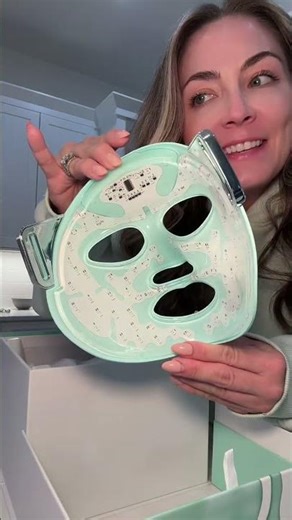 The Qure LED light therapy mask for anti-aging and anti-acne