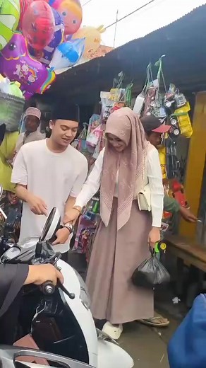 Abis belanja nih guyz.. #reels #reelsvideo #videoreels #novitasari #videoviral #fyp #kontenkreator #facebook #facebookprofesional #fbpro #monetisasi #jangkauanluas #semuaorang | Novita sarii