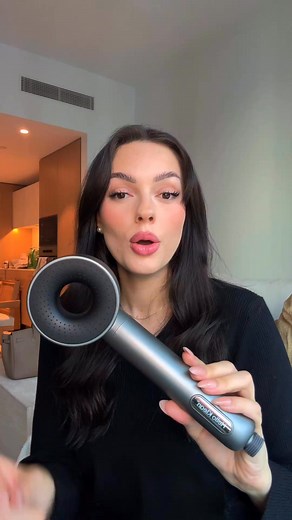 The Hello Klean Shower Head upgrades your water for softer hair and stronger hair. | Hello Klean