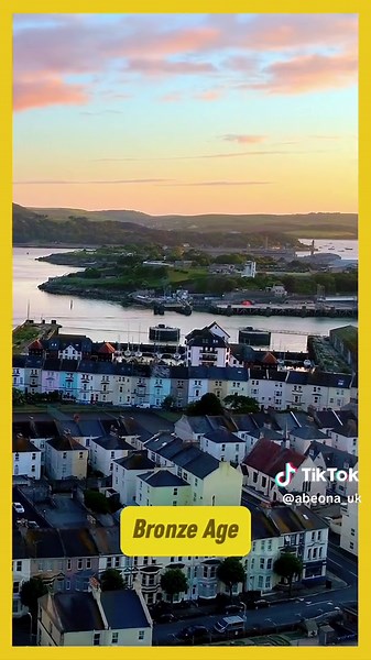 Welcome to Plymouth, England, a vibrant coastal city steeped in hostory, cultural and natural beauty. It offers a diverse array of attractions and experience that make it an ideal destination for travelers. #fyp #fy #england🇬🇧 #unitedkingdom #travel #traveltiktok #travellife #traveltips #coastal #city #history #nature #beauty