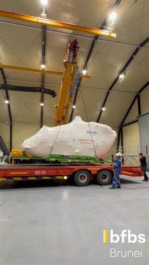 ⚠️ Special delivery for 667 Squadron ⚠️ The helicopters have arrived and we are super excited to see them flying across the skies in British Forces Brunei 🚁 | BFBS Brunei