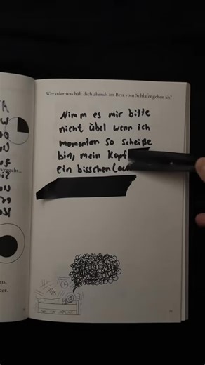 I‘m an Overthinker on Instagram: "Du liegst im Bett. Der Tag ist vorbei. Doch dein Kopf startet erst richtig. Ein Satz von heute Morgen. Ein Blick von jemandem. Eine Entscheidung von letzter Woche. Du gehst alles nochmal durch. Und nochmal. Und nochmal. Kommt dir das bekannt vor? Viele leben im Außen ruhig. Innen läuft Daueranalyse. Selbstzweifel. Gedanken, die keine Pause machen. „I’m an Overthinker“ ist ein geführtes Journal. Für Menschen, die ihre Gedanken nicht abschalten. Für Menschen, die