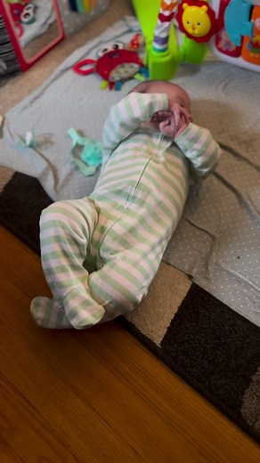 She officially belly rolls! She’s not happy about doing so much tummy time but she’s doing it to herself 😂 #babygirl #babiesofinstagram #sabrinaperry #rolling #BellyRolling #tummytime #learning #rollover | Tabytha Perry