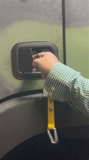 Power door locks on MTV (LMTV) 6x6 Truck