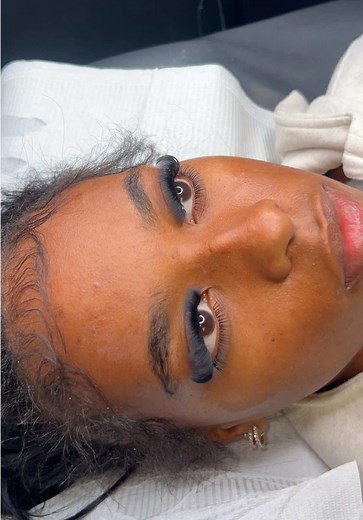 Volume Lashes Application Techniques and Tips