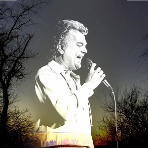 72K views · 2.5K reactions | Short On Love Too Long - Conway Twitty | Country Music 4U | Facebook