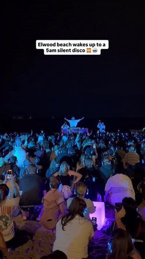 1,000 people hit Elwood Beach at 5am for @dawnbreak.au – a sunrise silent disco that turned the beach into a morning dance party 💃 🕺 Headphones on, toes in the sand, beats pumping, and the first light creeping over the horizon, a stormy start turned into pure magic 🎧 🎶 The event finished with a post-dance dip in the water, because nothing wakes you up more than dancing, then jumping straight into the bay 🌊 🏊 | What's On St Kilda & Southside