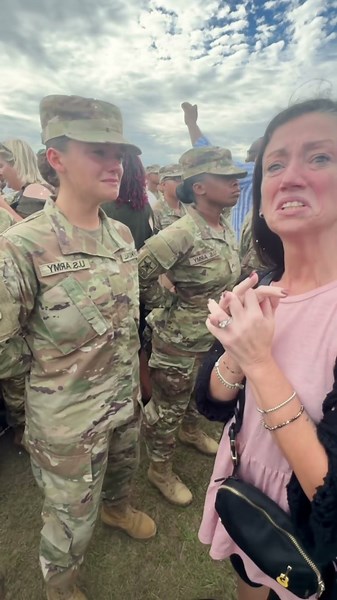 Best Army Tap Outs😭#reunion #army #military #surprise
